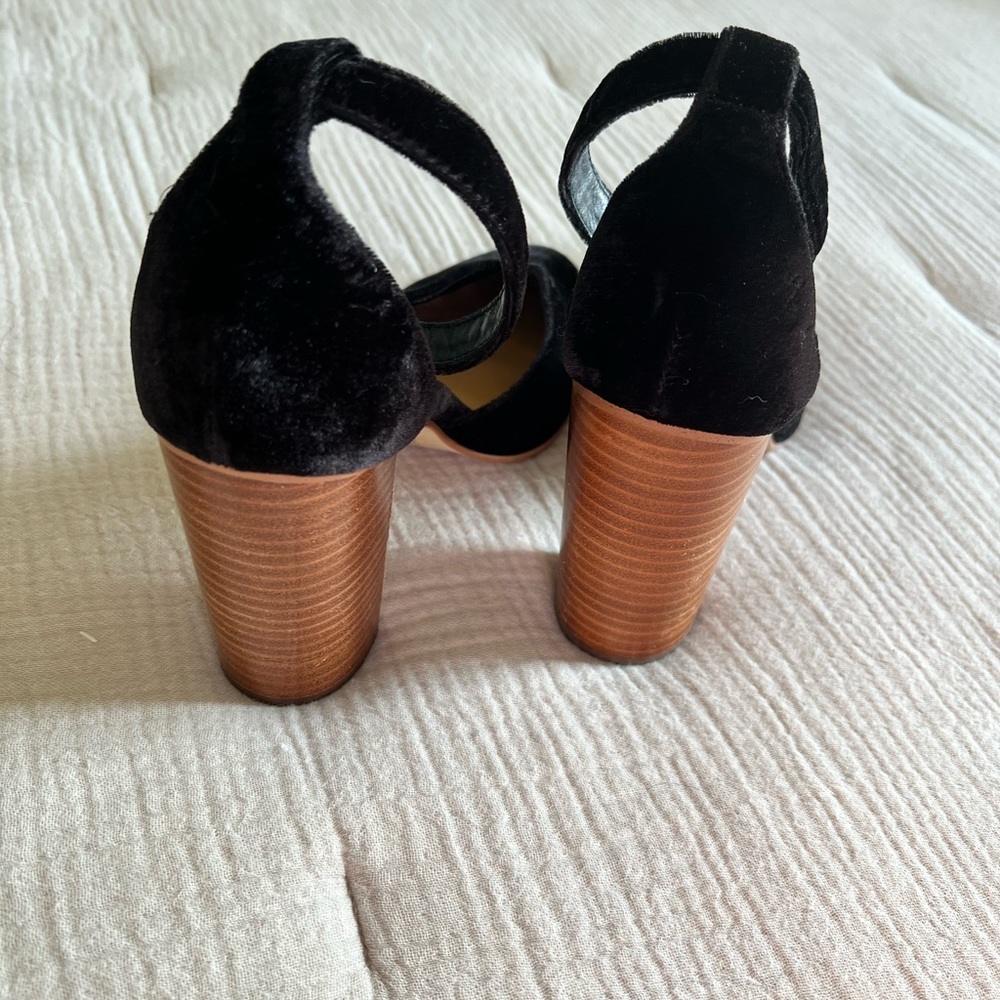 Soludos Size 7.5 Velvet Collette Heel in Black. In great condition! - Picture 3 of 6